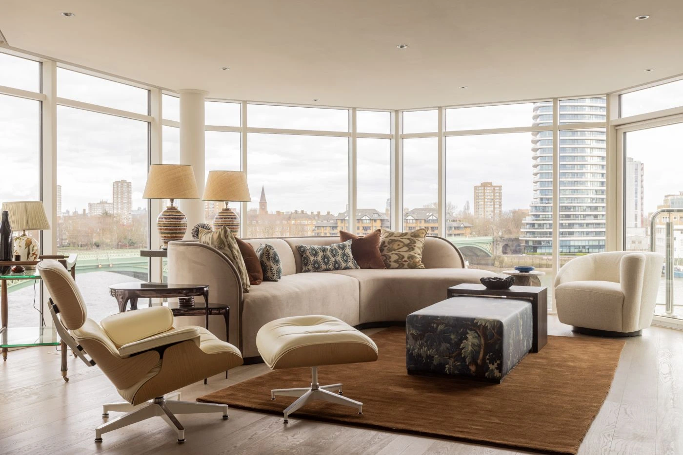 Well furnished lobby area