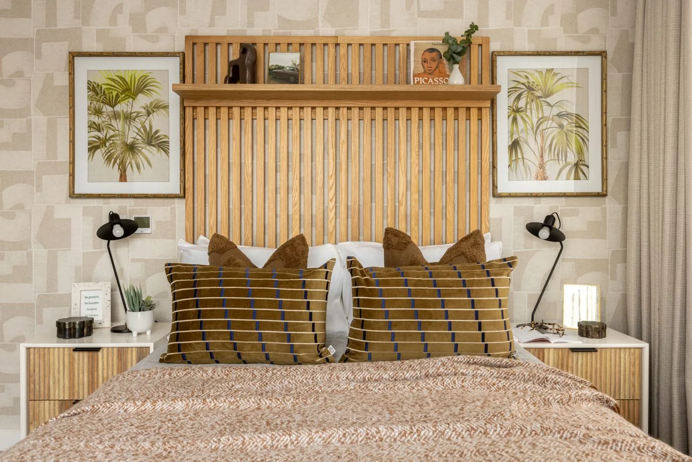 Well furnished bedroom