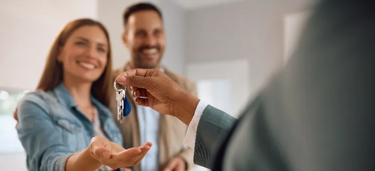 How does a real estate agent help first-time buyers in the UAE?
